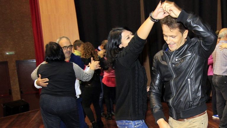 Imagen de una clase de baile de sal�n