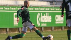 Jon Garc�a en una acci�n durante el partido ante Algeciras.