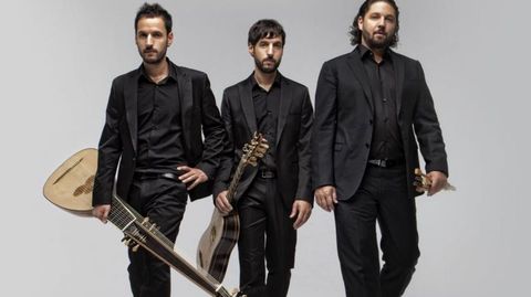 Los hermanos Zapico interpretan música barroca.