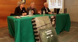 Responsables de Medio Ambiente de Cambados, ayer durante la entrega de los composteros. 