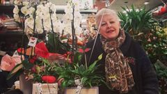 Ana Rodr�guez en la florister�a que regenta en el Centro C�vico de Oviedo.