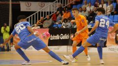 Aln intenta xogar o baln durante a visita do Melistar a Vista Alegre.