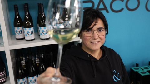 Nuria de la Torre, con el N�0 de Paco & Lola