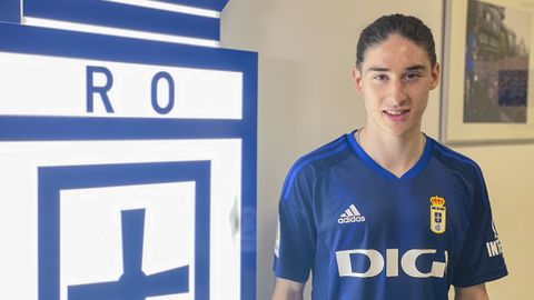 Marcelo Flores, con la camiseta del Real Oviedo