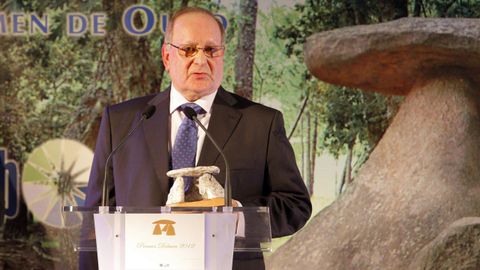 Imagen de archivo de Jos Loureda recogiendo el Dolmen de Ouro