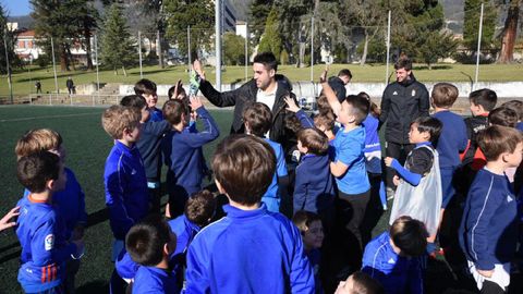 Diegui con los ni�os del campamento navide�o