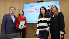 Lores y Silva flanquean a Susana Pedreira y Diana L�pez durante la presentaci�n del foro �As mulleres que opinan son perigosas�