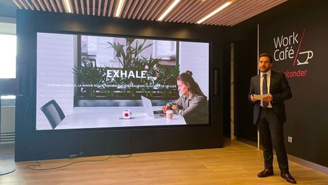 Román Sánchez en la presentación de Exhale