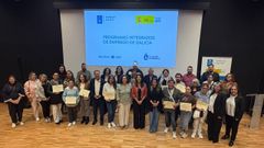 La delegada de la Xunta en A Coru&ntilde;a, Bel&eacute;n do Campo, particip&oacute; junto a la alcaldesa de Ribeira, Mar&iacute;a Sampedro (ambas en el centro), en el cierre del Programa Integrado de Empleo

