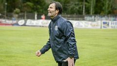 Luis Bonilla -en la imagen en su debut con el Noia- pidi� a los suyos intensidad defensiva.