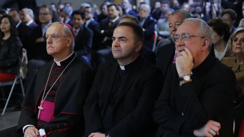 La Iglesia ourensana, con Leonardo Lemos a la cabeza, tambien estuvo representada en el colegio Miraflores