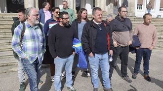 Los integrantes del comit� de empresa de Navantia Ferrol, tras reunirse con los partidos pol�ticos en el Concello de Ferrol