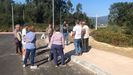Concejales del PP visitaron el nuevo vial de Montecelo acompa�ados de vecinos de Moldes (Mourente) para comprobar las deficiencias