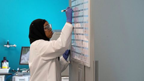 La investigadora Huda Rabi, de la compa��a Arcturus Therapeutics de San Diego, es una de los muchos cient�ficos que est�n buscando una vacuna contra el Covid-19
