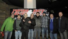 M�sicos de las distintas formaciones participaron ayer en la presentaci�n del Cocido Rock. 