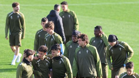 Jugadores del Celta, en un entrenamiento en la Cidade Deportiva Afouteza.