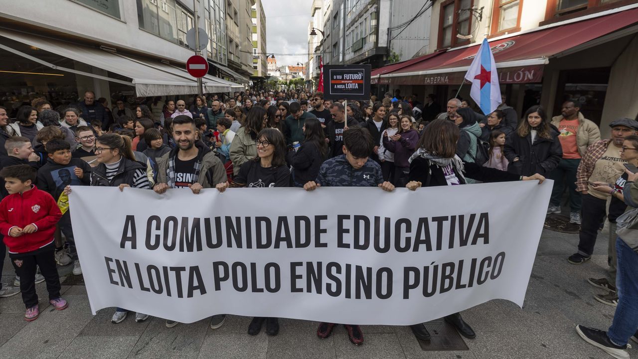 Carballo y Cee se movilizaron por mejoras en la educación pública