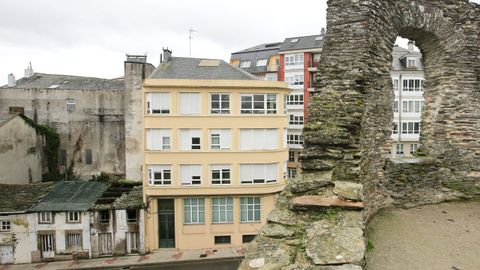 VIVIENDA, EN EL N� 13 DE LA RONDA DE LA MURALLA QUE NECESITARIA UNA REHABILITACION O REMODELACION DE LA FACHADA EDIFICIO, RUINA