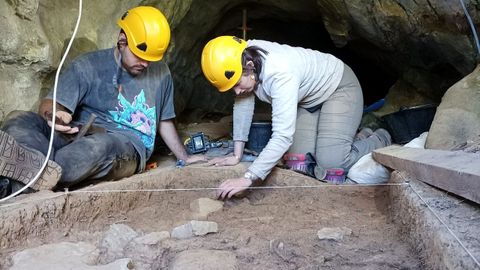 Cata arqueológica en la Cova das Cabras, situada en las inmediaciones de Cova Eirós