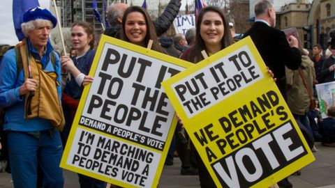 Manifestantes en favor de un segundo referendo, durante la marcha celebrada en Londres
