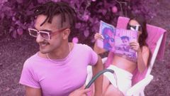 El joven barbanzano en uno de los fotogramas del videoclip de su ltimo tema, Universo rosa.