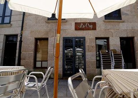 <span lang= es-es >La Crep</span>. Realiza una oferta gastronómica innovadora en el centro del municipio. Es una crepería al uso, pero con sabores para todos los gustos, desde el crep barbacoa (a base de pollo, bacon huevo y salsa barbacoa) hasta las filloas dulces.