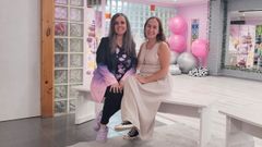 Lydia Gal�n (izquierda) y Aroa Anca, en la sala principal de Espacio Neha