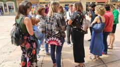 Educadoras infantiles a la salida del Ayuntamiento de Oviedo junto a miembros de Somos
