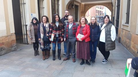 Wenceslao Lpez y Ana Taboada junto a representantes de varias Ampas de Oviedo