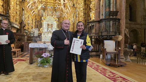 El arzobispo de Santiago entreg� personalmente la compostela n�mero 500.000 a la mexicana Guadalupe Idalia Goicoechea
