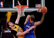 Pau Gasol fren� ayer a Amar?e Stoudamire.