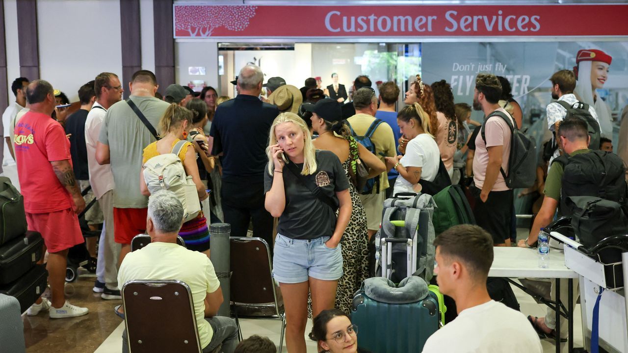 Más de 90.000 pasajeros se quedan atrapados por los cierres de aeropuertos en Oriente Medio