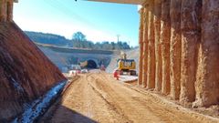 Obras en una de las entradas del t�nel de Oural