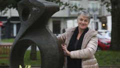 Isaura Gonz�lez, retratada en el Monumento a la Mujer de la plaza de A G�ndara, en Nar�n