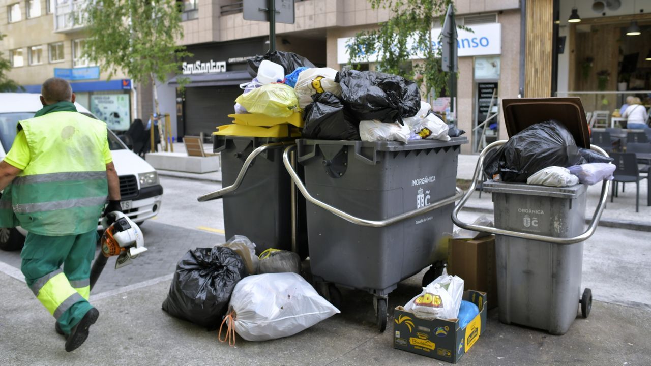 La basura se vuelve a amontonar en A Coruña ante una nueva huelga en el ...