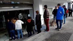 Colas en Riazor para comprar entradas del derbi