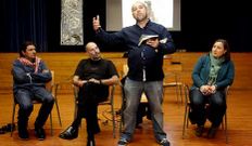 L�pez, Souto, Iglesias e Dacosta durante a presentaci�n das novas publicaci�ns de Caldeir�n celebrada o s�bado pola tarde. 