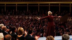 La novelista y ensayista estadounidense Siri Hustvedt tras recibir el premio Princesa de Asturias de las letras 2019, durante el acto que se celebra este viernes en el Teatro Campoamor de Oviedo