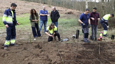 Los alumnos, junto a los responsables del programa; la coordinadora de Voz Natura, Nazareth D&iacute;az; y Xos&eacute; Luis Vilela, director de la Fundaci&oacute;n Santiago Rey Fern&aacute;ndez-Latorre. 