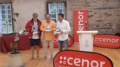 El presidente del N�utico de Portonovo, Juan Ruiz de Cort�zar; el de Barra�a, Jes�s Bab�o; y el alcalde de Boiro, Jos� Ram�n Romero, en la entrega de premios de la Regata Cenor en el pazo de Goi�ns