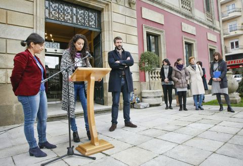 <span lang= es-es >Mensajes altos, claros y reiterados</span>. La precariedad laboral de la mujer fue, un ao ms, uno de los asuntos centrales en los manifiestos ledos en los municipios de la comarca de O Salns. Moita xente pensa que est todo feito, deca el documento al que puso voz en Vilagarca Daisy Alcalde. 