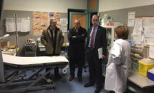El conselleiro visit� las instalaciones junto al alcalde, Jos� Balseiros, y personal de Sanidade.