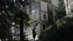 Reto estructural. �Limpiar y clarificar la esencia de la casa con el menor impacto posible�, resume Sonia V�zquez la intervenci�n en el palacete con vistas a la plaza de la Constituci�n y a la iglesia de Santiago en su lateral