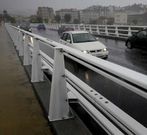 Las obras de asfaltado en el puente a�n no han terminado. 