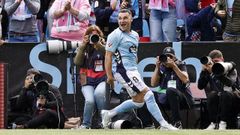 Ferran Jutgl�, celebrando uno de sus goles en el Celta-Levante.