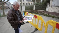Juan Pico Casal ante la parcela en la avenida Marqu�s de Figueroa, en Fene