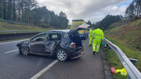 Imagen de un tercer turismo implicado en el siniestro de esta mañana en la AG-55.
