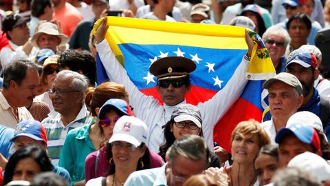 Partidarios de Guaidó asisten a un mitin para informar de la ley de amnistía