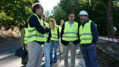 El conselleiro de Emprego, Jos� Gonz�lez, visit� a los participantes del programa de construcci�n Ren�brate.