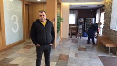 Jos� Manuel Golpe en el tanatorio de Abegondo. �Antes hac�amos una limpieza despu�s de cada servicio y desinfect�bamos una vez a la semana �dice�; pero ahora la limpieza en profundidad y la desinfecci�n es despu�s de cada velatorio�